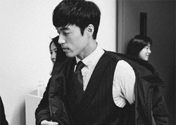 [단독 비하인드] 흑백 영화같은 <킬미힐미> 대기실 속 男배우들!