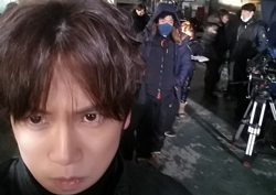 "뾰루퉁~ 오늘은 페리박!" <킬미힐미> 지성, 현장셀카 공개!