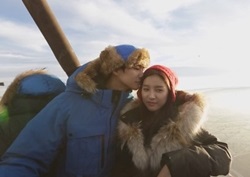 <우리 결혼했어요 리뷰> 송재림-김소은, 열기구 위 달달 로맨스 '사랑 고백+관자놀이 키스'