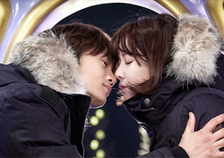 놓치면 후회! <킬미힐미> 지성-황정음, 커플 옷 입고 '마차 키스' 