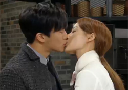 "쪽! 취하죠?" <전설의 마녀> 한지혜가 알려주는 '귀여운 애정행각'! 