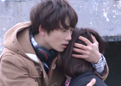 비하인드 大공개! <킬미힐미> 지성-황정음, '옥상 눈물 열연' 수정 전에는?