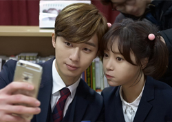 <킬미힐미> 박서준-황정음, 깜찍한 '타임슬립 커플 교복'