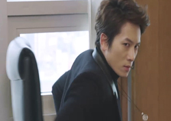 <킬미힐미> 신세기 지성의 의자 몸개그, 알고보니 애드리브?