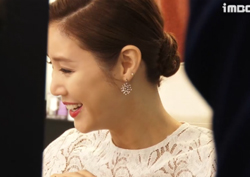 "유혹하는 백조처럼!" <여왕의 꽃> 김성령, 화사한 '첫 인사'