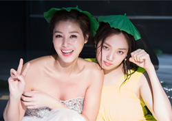 비하인드 컷 공개! <여왕의 꽃> 김성령-이성경, "인어공주 모녀?"