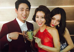 <여왕의 꽃> 김성령-윤박-이성경, "윤박이 쏘는 커피는 어떤 맛?"