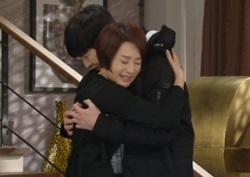 [장미빛 연인들 리뷰] 장미희, 가짜 아들 만나 폭풍 오열