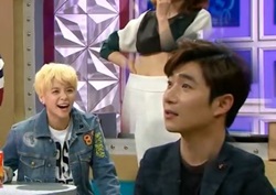 [라디오스타 리뷰] 앰버-김민수, 팔굽혀펴기 대결! 승자는?