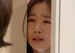 [장미빛 연인들 리뷰] 감금 된 한선화, "초롱이만 만나게 해줘" 애원