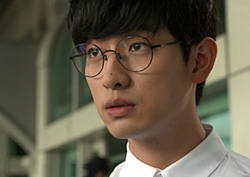 [여왕의 꽃 리뷰] 윤박, 이성경에 첫 눈에 반하며 로맨스 시작