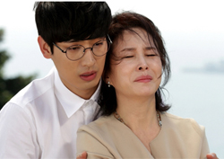 <여왕의 꽃> 윤박, 절벽에서 '목숨 거래' 김미숙에 절규!