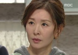 [장미빛 연인들 리뷰] 장미희, 박상원-이미숙 다정한 모습 목격! 새로운 갈등 예고?!