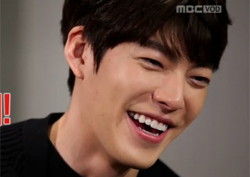 [섹션TV 연예통신 리뷰] "스무살? 촌스러웠다" 김우빈, 과거 사진 공개!