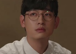 <여왕의 꽃> 이성경, 윤박과의 '사랑은 유리같은 것'