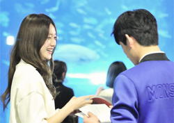 "그린라이트가 확실해!" <여왕의 꽃> 윤박-이성경, 데이트 후기도 '달달'