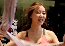 <여왕의 꽃> 고우리, "아직 덜 놀았어!" 이번엔 요가로 '클럽댄스'?