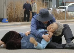 [장미빛 연인들 리뷰] 치매 걸린 김영옥 모습에 정보석, 자수 결심