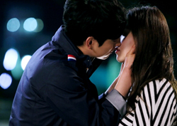 <여왕의 꽃> 윤박-이성경, "'심쿵'하게 만드는 스틸 컷 공개!" 