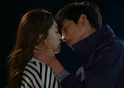 [여왕의 꽃 리뷰] 윤박-이성경, 설레는 첫키스 "끝까지 곁에 있을게요"