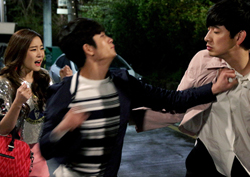 <여왕의 꽃> 강태오, 윤박에 '분노의 주먹질'