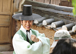 [포토] <화정> 카메라가 돌지 않을 때 그는? "이것이 반전매력!"