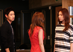 <여왕의 꽃> 이성경VS고우리 맞붙었다! 윤박은 누구 편?