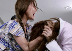 <여왕의 꽃> 이성경 머리채 잡은 고우리, 실황같은 '살벌한 싸움' 