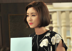 <여왕의 꽃> 김성령, 서류봉투 내밀며 김미숙과 대립... 봉투의 비밀은? 