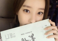 <여왕의 꽃> 고우리, "0000 해 주세요" 인증 셀카 공개!