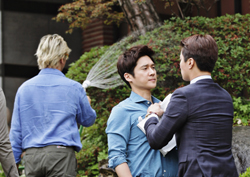 [포토뒷담화] <여자를 울려> 너희는 싸워라, 나는 물을 줄 테니.