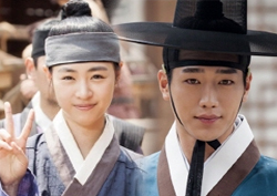 <화정> 여신 연희 + 잔망 강준, 꽃 같은 ‘브이 열전’!