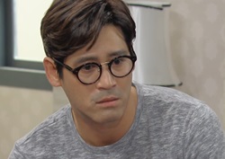 [여왕의 꽃 리뷰] 이형철, 이성경 친딸이라는 사실 알고 '망연자실'