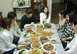 <우결> "어머나, 진수성찬!" 공승연, 반갑게 맞이하는 시댁에 '웃음꽃'