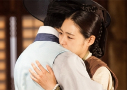 <화정> 서강준-이연희, “감동적인 포옹 뒤 고난 예고?”