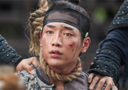 <화정> 처형대 앉은 서강준, '공포에 질린 얼굴'