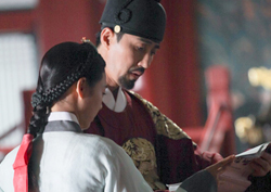 [포토] <화정> 차승원-이연희, '진짜 오누이처럼 사이좋게~'