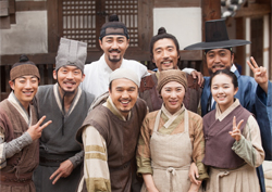 <화정> 차승원, '유배지에서 함께~' 웃음꽃 인증샷 포착!