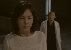 [여왕의 꽃 리뷰] 김미숙-장영남, 윤박 출생에 얽힌 과거 밀약 드러났다!