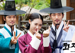 [포토] 깜짝 인증샷! <화정> 이연희, ‘브이보다 하트!’ 