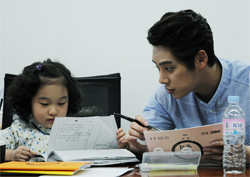 <내일도 승리> 대본리딩 속 배우들, '목소리만으로도 완벽해!'