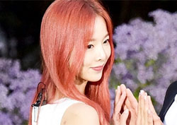 <마이 리틀 텔레비전> 솔지, 야외 결혼식 속 '꽃미모 신부'…신랑은 누구?