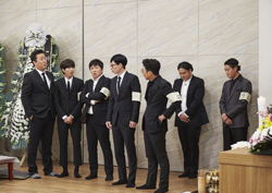 <무한도전> 멤버들 '웃음장례식' 치른 이유? "박명수의 실종된 웃음 애도"