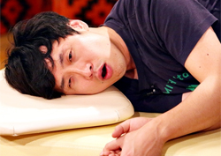 <마이 리틀 텔레비전> 쓰러진 모르모트PD, '척추가 S로 휜 상태라고?'