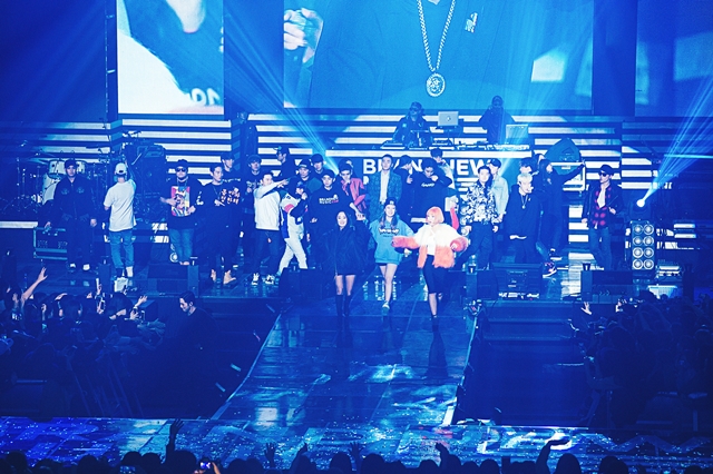 '브랜뉴이어 2015'에서 음악으로 하나된 아티스트와 관객. 이날 4시간 여 동안 펼쳐진 공연에 관객들은 뜨거운 박수로 화답했다. /브랜뉴뮤직 제공