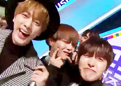 [RE:쇼음중] 방탄소년단, 새해맞이 로봇춤+애교 "한눈을 팔 수가 없다!"
