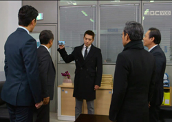 [화려한 유혹 리뷰] “이 날만 기다렸어!” 주상욱-나영희 모자, ‘복수본색’ 드러냈다!