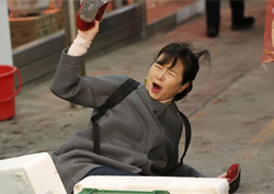 <가화만사성> 원미경, 14년 공백 무색한 '한파 속 연기 열정'