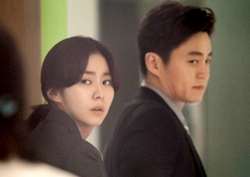 <결혼계약> 이서진-유이, 심상치 않은 만남? '팽팽한 긴장감'