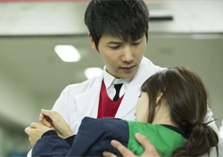 <가화만사성> 김소연, 이상우 품에 안겨... 궁금증 고조!